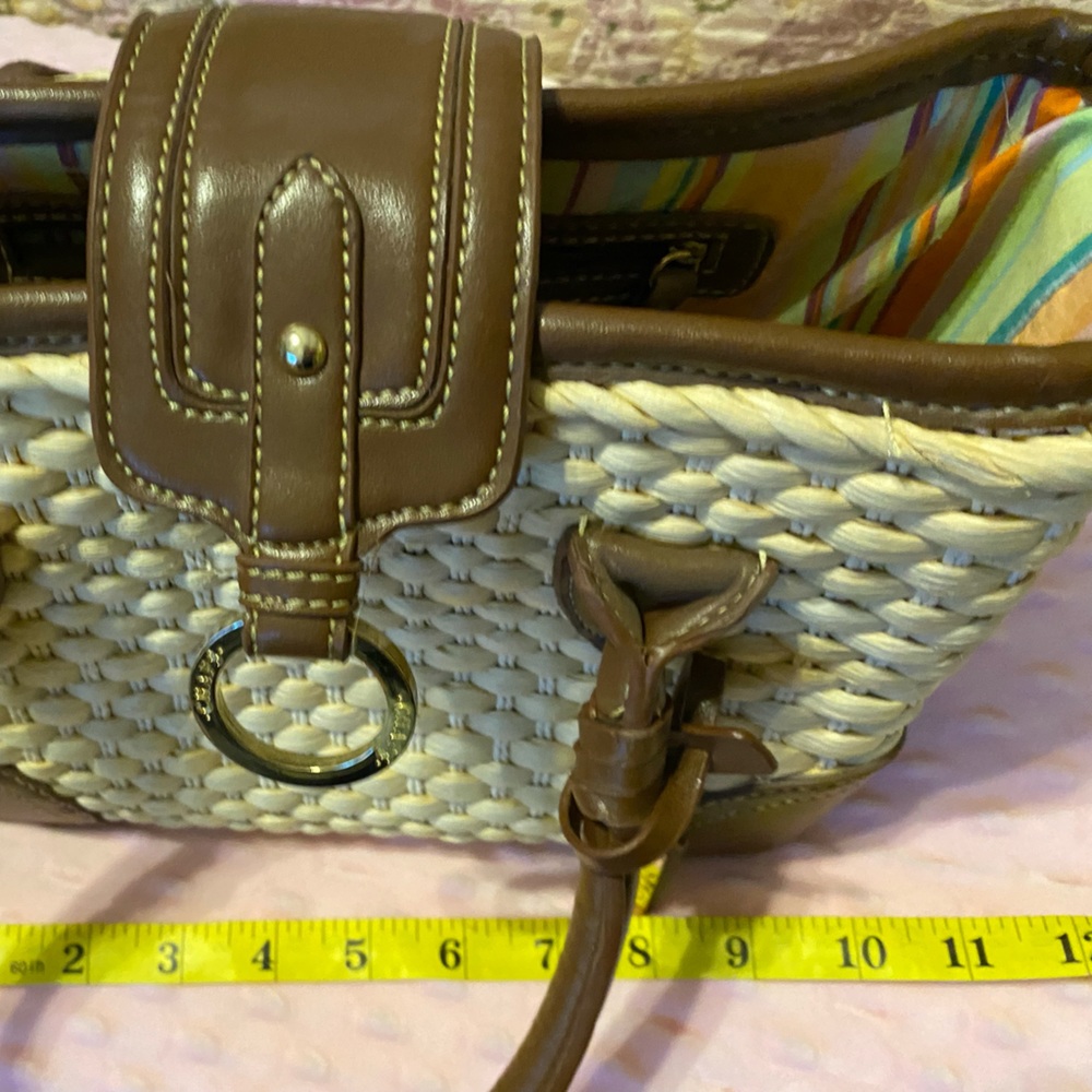 Straw woven handbag.